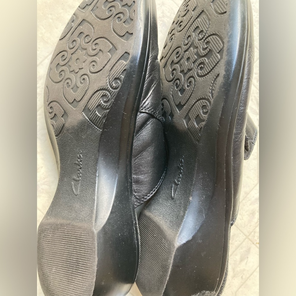 Clark’s Clogs - Picture 3 of 6